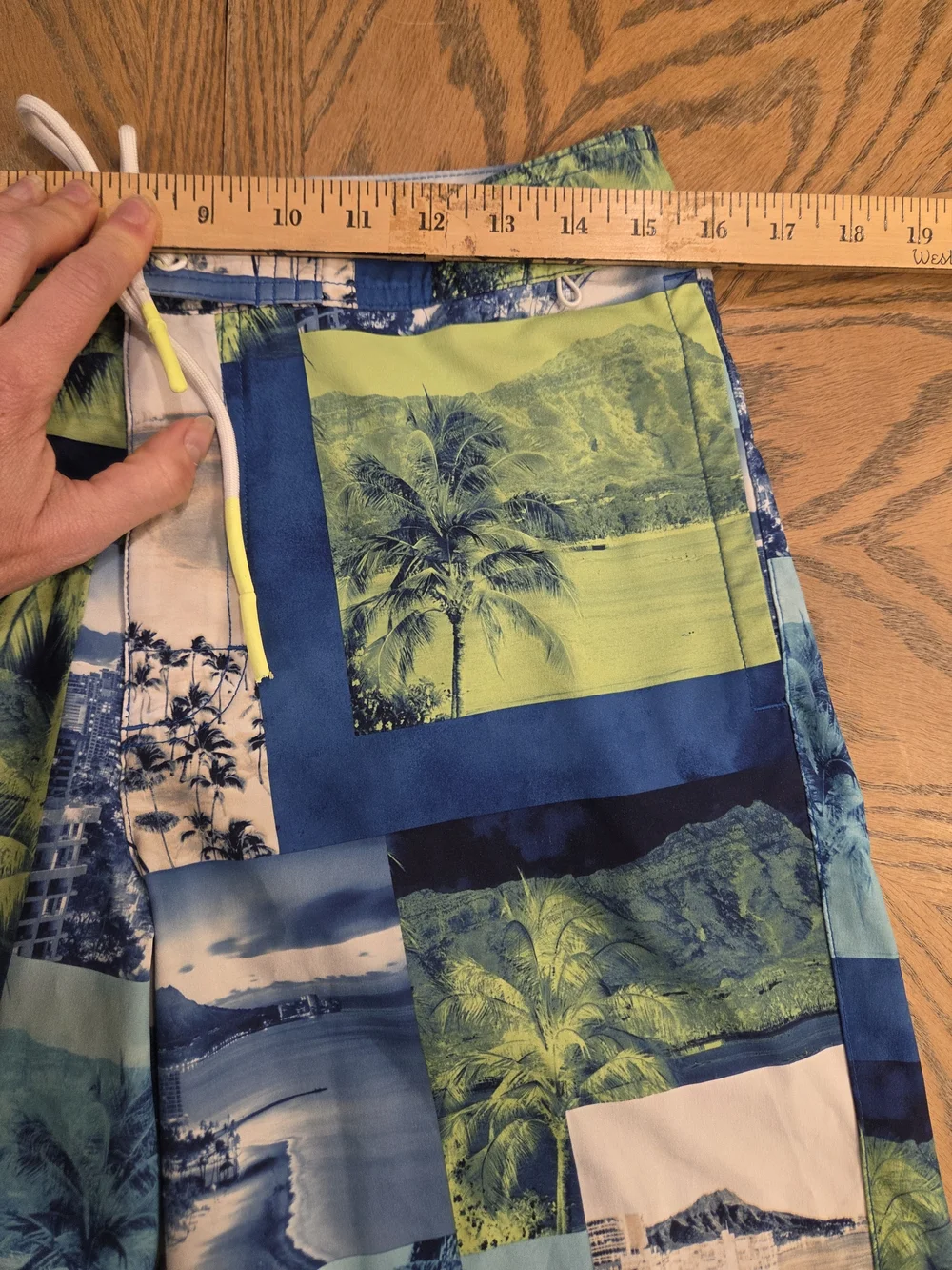 AE American Eagle Board Shorts Photo Patchwork Mens Size S Tropical Y2K Surf